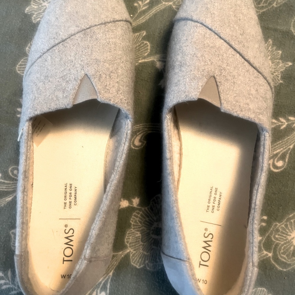 Heather gray wooly Tom’s 10 W